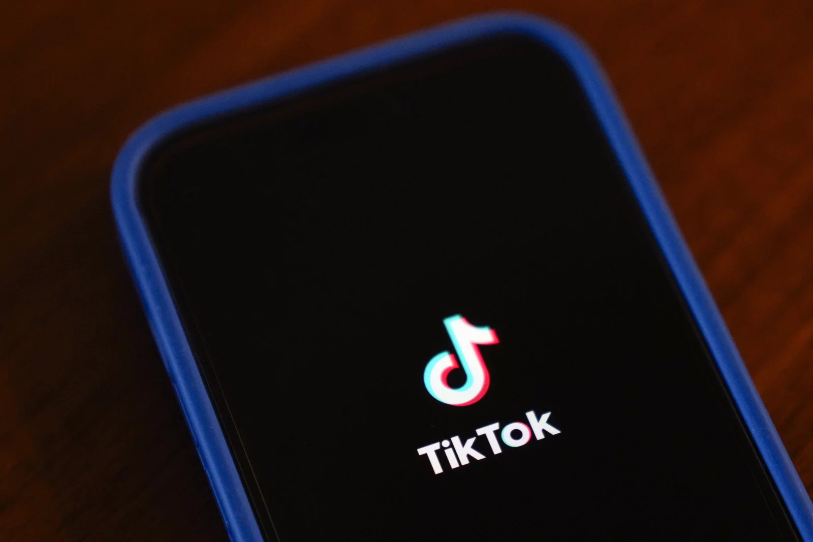 拖拽移动位置;点击图片可编辑地址与说明 TikTok云控系统:确保与全球粉丝的无障碍沟通,为跨境企业构建从流量获取到客户沉淀的闭环体系