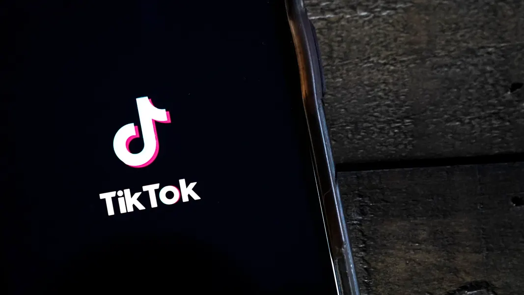拖拽移动位置;点击图片可编辑地址与说明 TikTok养号工具:实现账号环境的精细化治理与私域客户的智能化管理