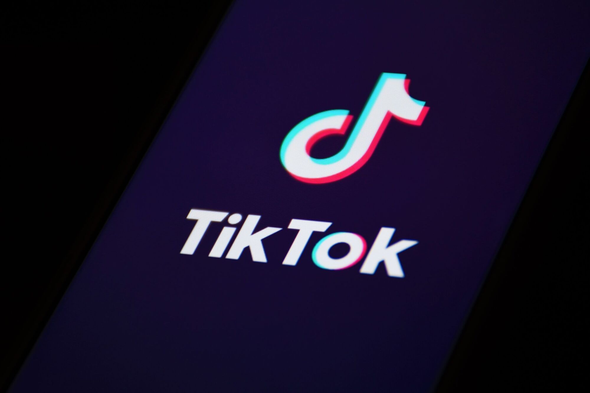 TikTok群控系统：实现多账号的集中调度与管理，提升运营效率