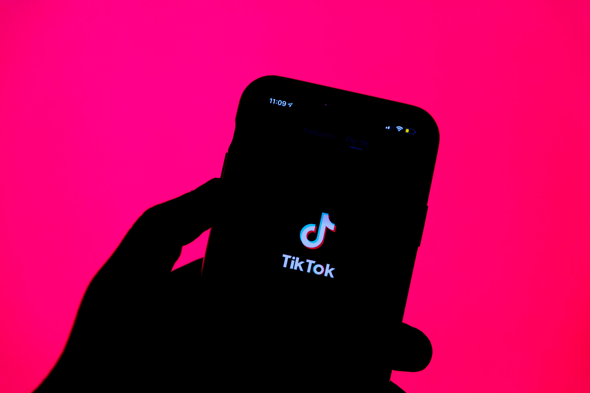 拖拽移动位置;点击图片可编辑地址与说明 TikTok筛号工具:从海量用户池中快速定位目标受众,提升获客质量
