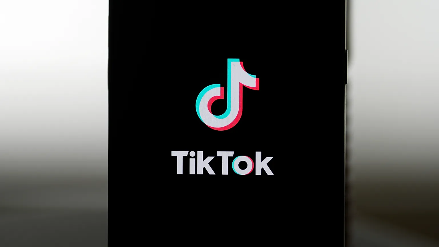 TikTok群发系统：实现多账号批量发送，构建起多层次的获客矩阵