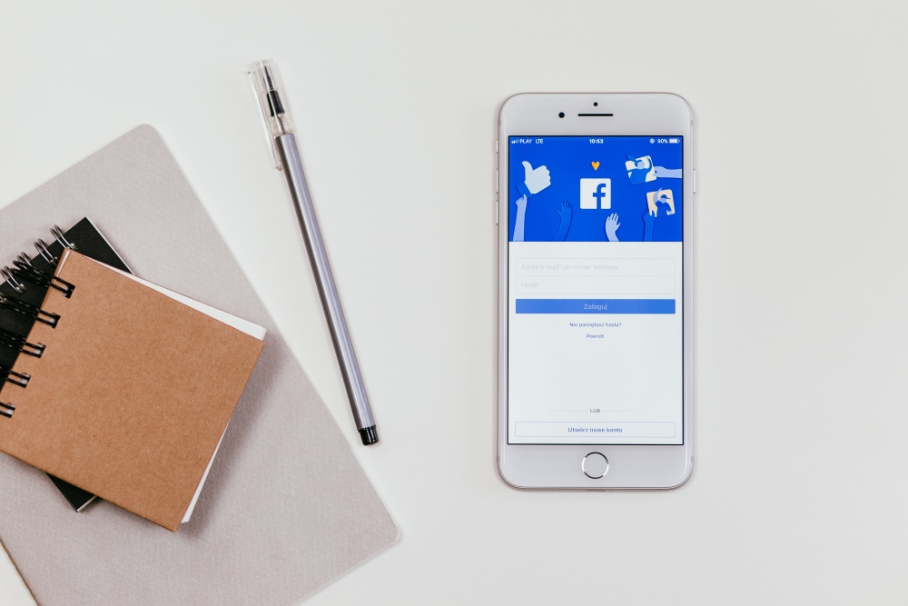 Facebook自动翻译：打破语言隔阂、实现全球化精准营销