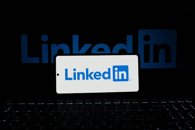 拖拽移动位置;点击图片可编辑地址与说明 LinkedIn群发软件:多账号发送和精准触达,实现精细化营销