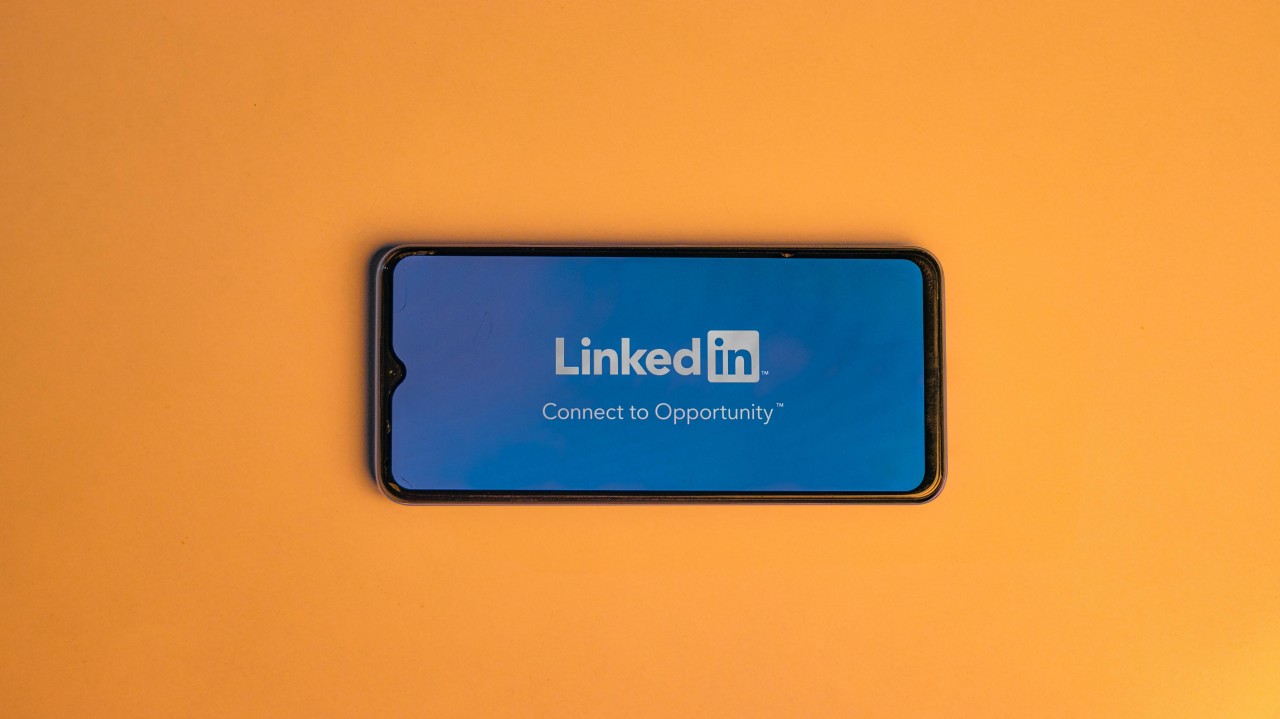 拖拽移动位置;点击图片可编辑地址与说明 LinkedIn筛号工具:提升数据清洗与触达的效率,助力企业精准定位目标人群