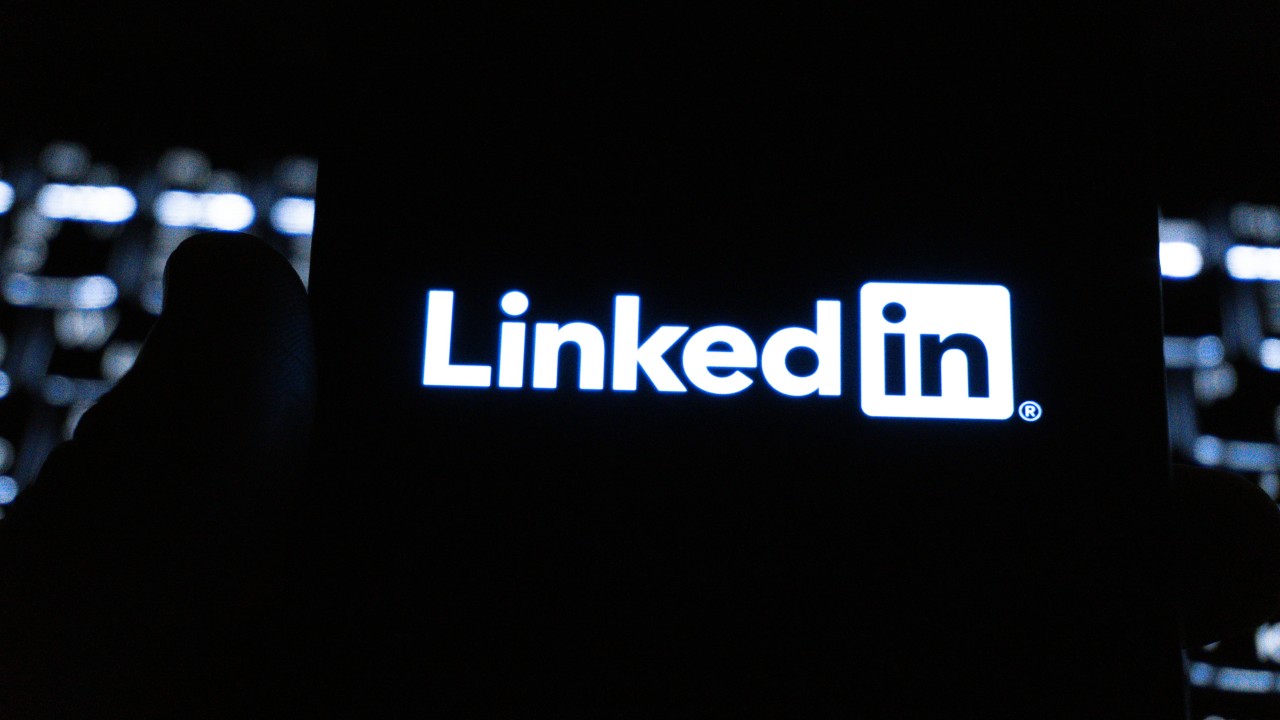 LinkedIn养号工具：模拟真实用户行为、隔离硬件指纹及优化网络环境