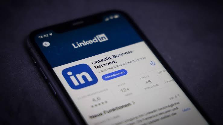 LinkedIn筛号工具：快速从海量用户中提取关键联系信息，精准锁定潜在客户