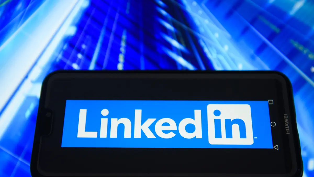 拖拽移动位置;点击图片可编辑地址与说明 LinkedIn养号工具:实现安全、高效的账号运营,维持账号长期活跃、建立行业影响力