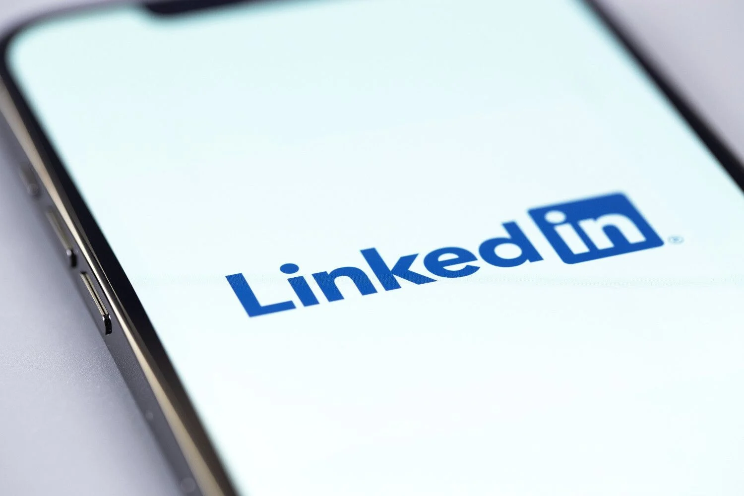 LinkedIn群发工具：支持多账号批量发送，实现大规模、高频率的社交互动