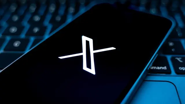 拖拽移动位置;点击图片可编辑地址与说明 Twitter翻译器:实时自动翻译确保沟通的准确性与专业感