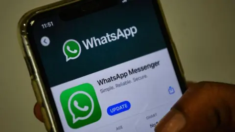 拖拽移动位置;点击图片可编辑地址与说明 WhatsApp云控软件:助力企业在全球市场中实现可持续的发展