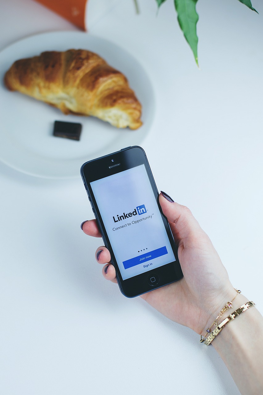 LinkedIn如何开发潜在客户？手把手教你玩转职场社交平台