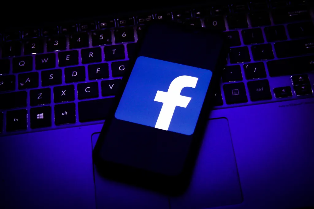 Facebook群发系统构建高效社媒营销生态:功能解析与001SCRM实践方案 Facebook群发系统构建高效社媒营销生态:功能解析与001SCRM实践方案