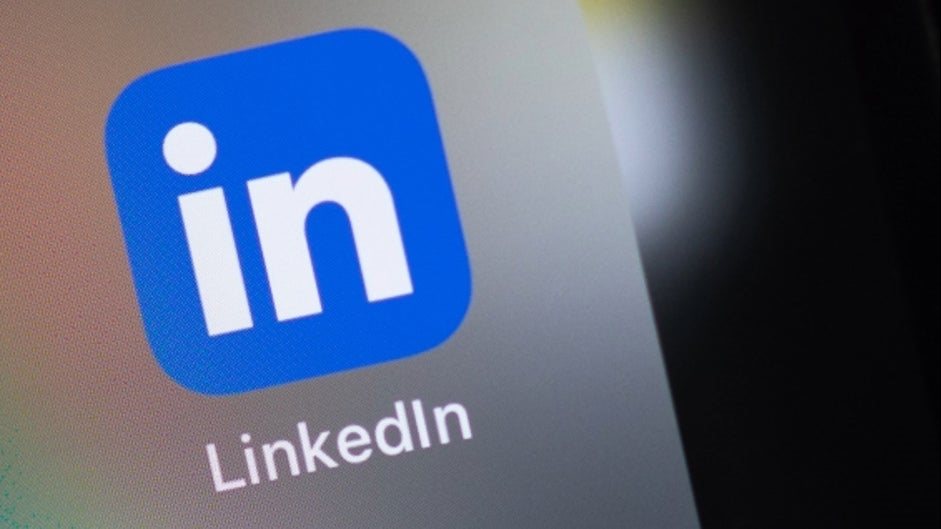 LinkedIn群控系统：帮助企业实现精准的社群营销与客户关系维护